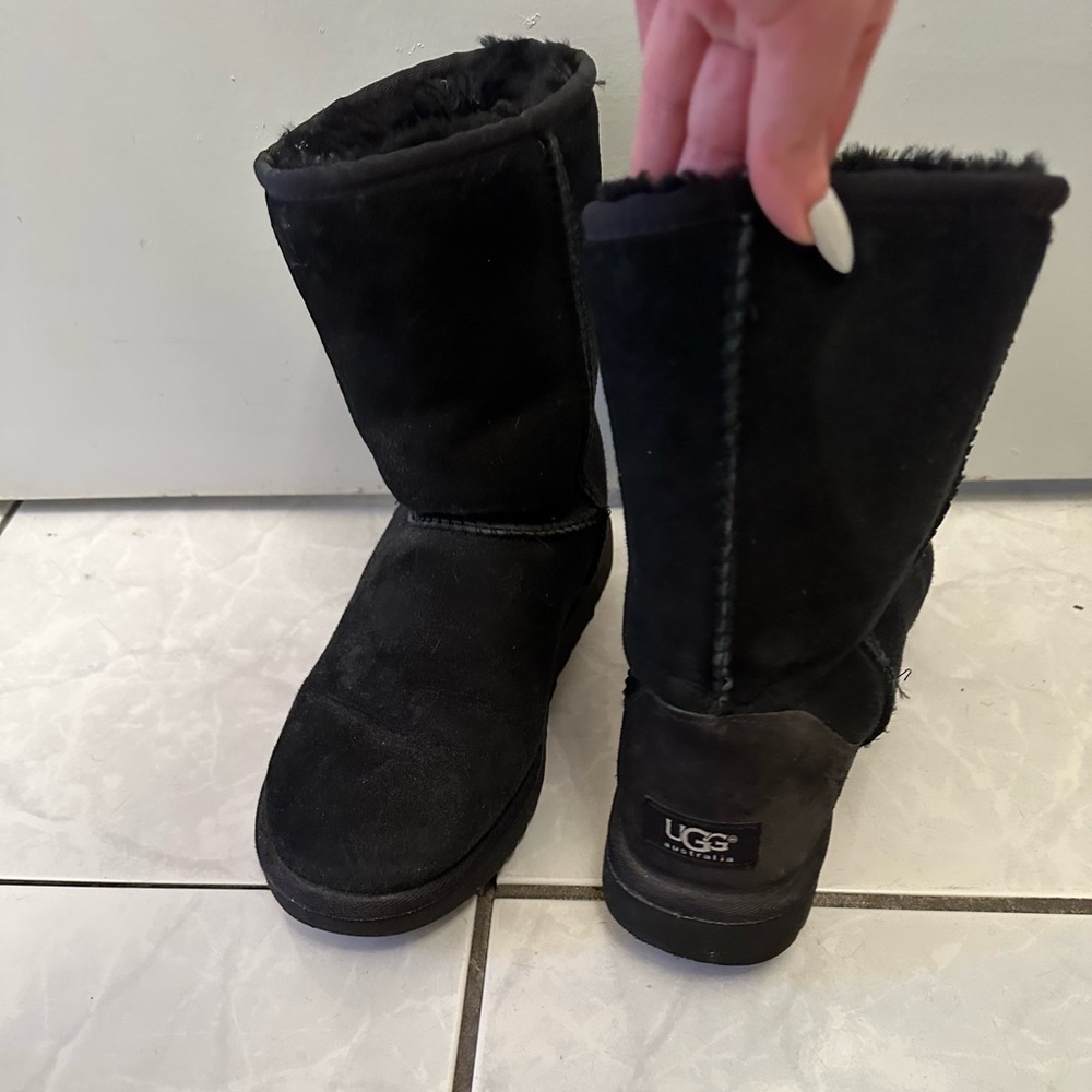 Uggs - Picture 1 of 4
